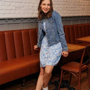 Kelly & Grace Weekend Denim Jacket In Medium Blue*Women Coats & Jackets