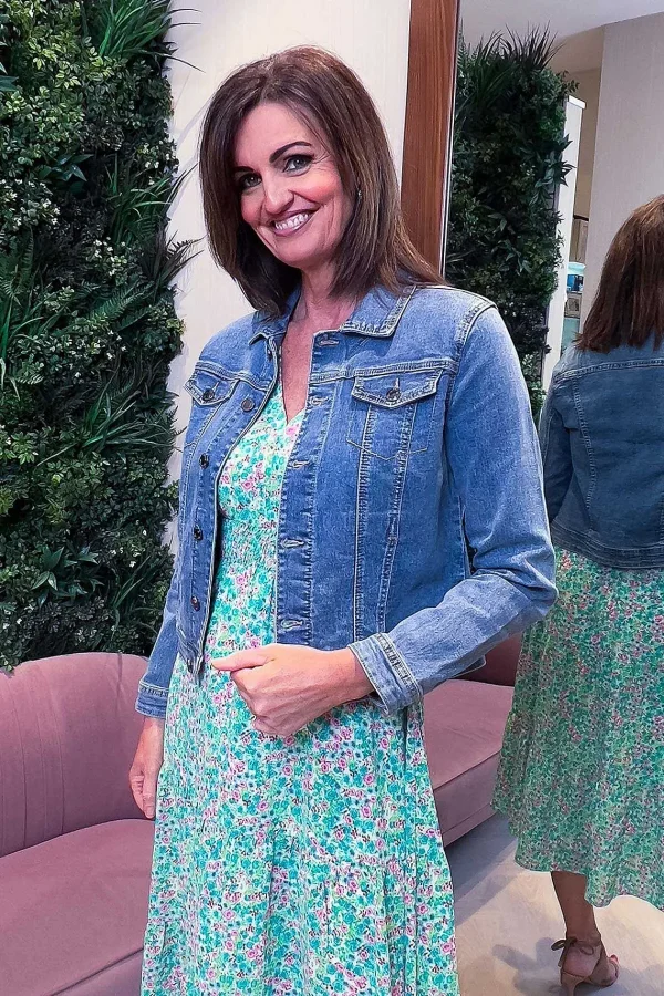 Kelly & Grace Weekend Denim Jacket In Medium Blue*Women Coats & Jackets