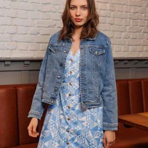 Kelly & Grace Weekend Denim Jacket In Medium Blue*Women Coats & Jackets