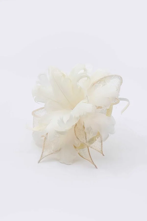 SOUL Accessories Feather And Flower Fascinator In Cream* Fascinators