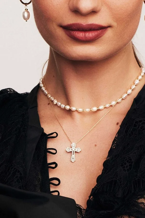 Knight & Day Gold Cross Necklace* Gran