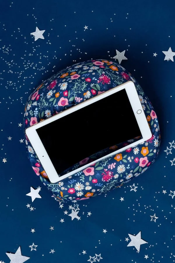 Carraig Donn HOME - Christmas Tablet Holder In Floral* Homeware