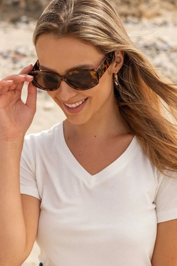 Kelly & Grace Weekend V Neck Tee In White*Women Tops & Blouses