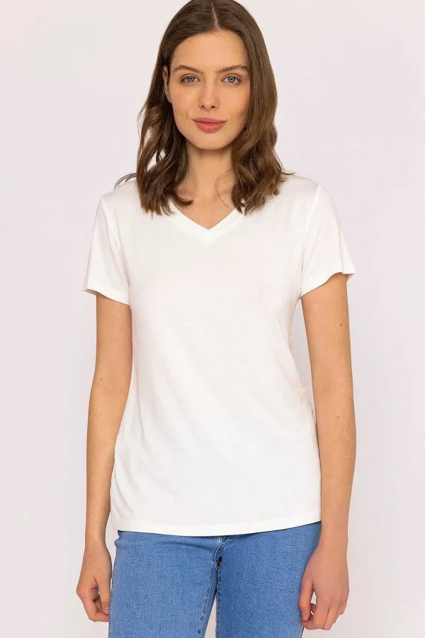 Kelly & Grace Weekend V Neck Tee In White*Women Tops & Blouses